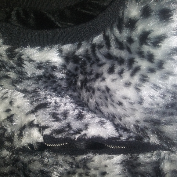 Vest - Picture 2 of 2